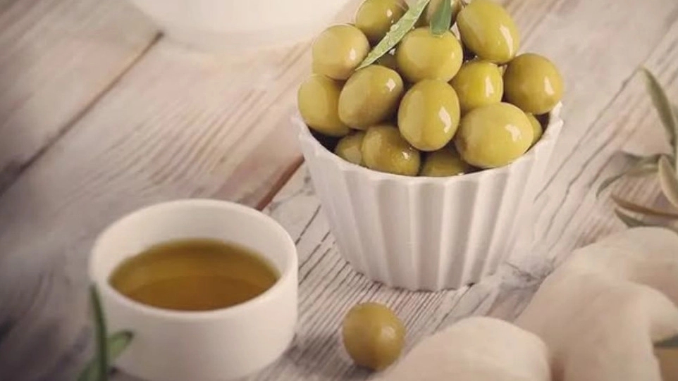 فروش عمده ترشیجات خانگی و روغن زیتون اصل در زنجان