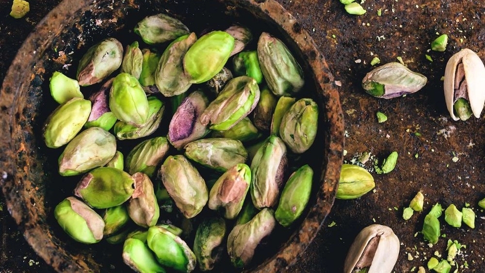 خرید بهترین پسته بادامی و فندقی گناباد از فروشگاه برگز