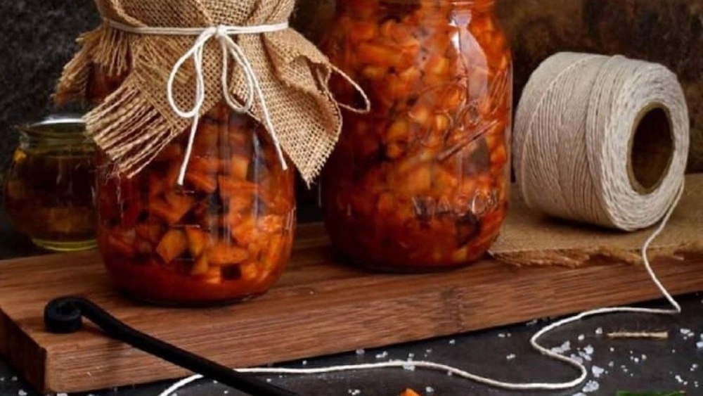 تولیدکننده ترشیجات سنتی در شوریجات احمدی