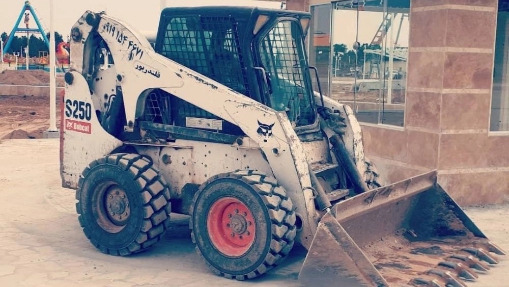 بابکت قلندرپور، اجاره انواع خاور لودر بیل مکانیکی در قم