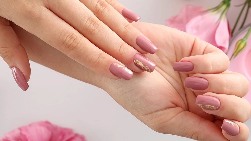 آموزش تخصصی کاشت ناخن در قائن خراسان جنوبی