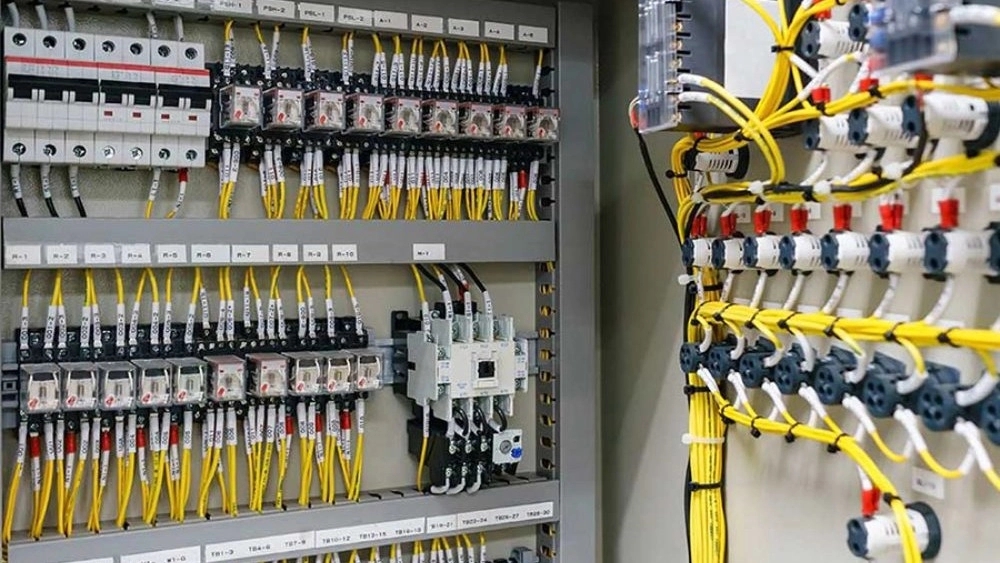 طراحی و ساخت تابلو برق صنعتی در ورامین | خدمات تخصصی مونتاژ، نصب و اجرای تابلو برق کارخانه‌ها