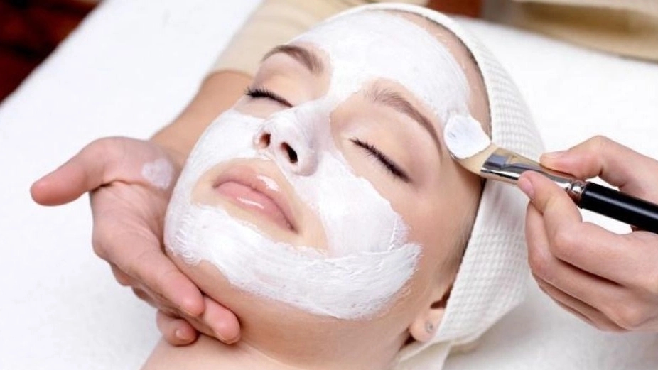 آموزش پاکسازی پوست در رشت