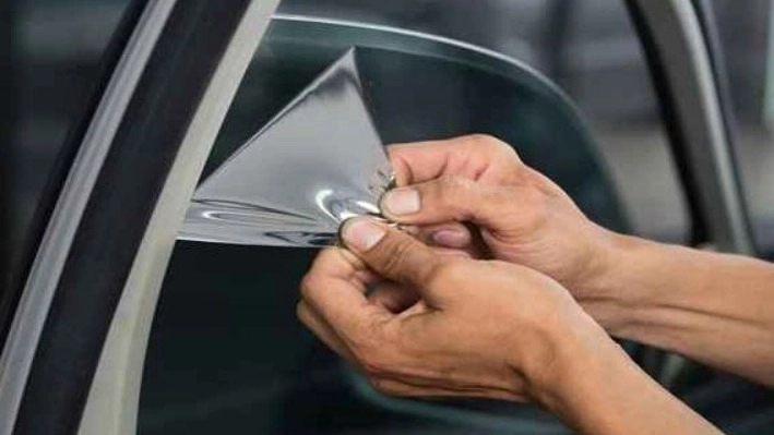 شبرنگ ملک زاده، اجرای شیشه دودی برش کامپیوتری و تزئینات خودرو در کرمان