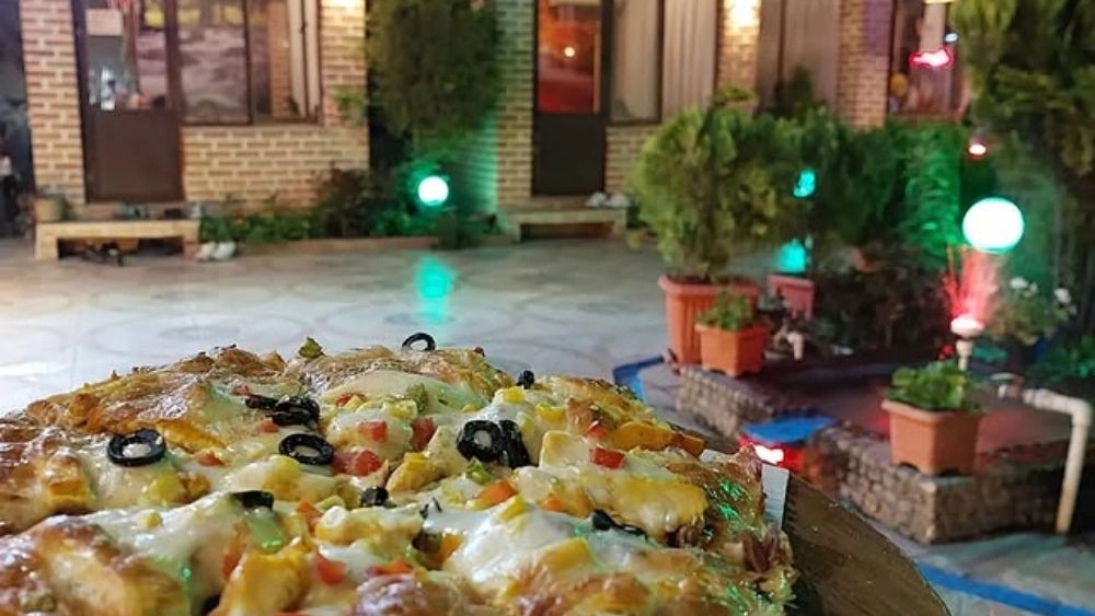 رستوران با فضای باز در گنبد کاووس
