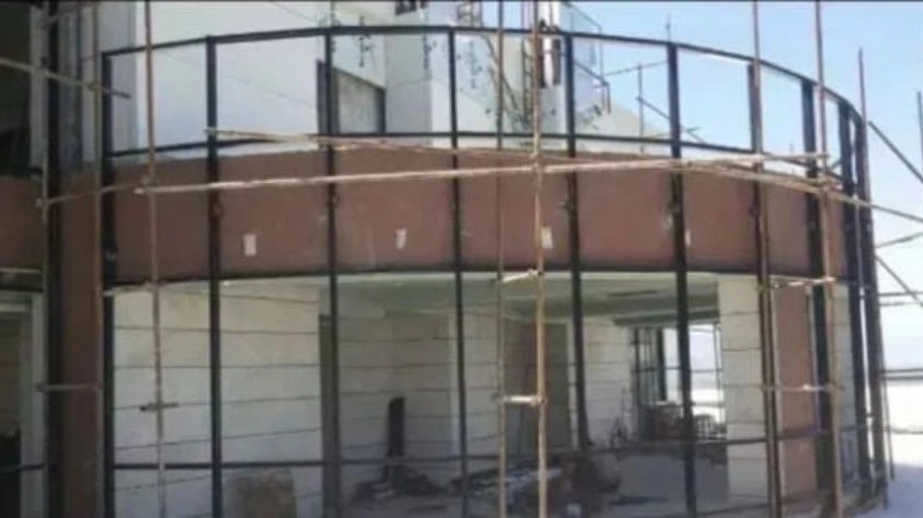 نمای کرتین وال حرفه‌ای با اریا درب در متل قو و نمک آبرود مازندران یه چکیده کوتاه