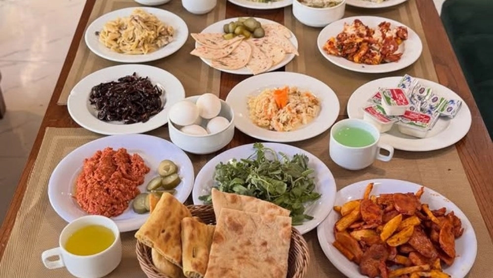 رستوران سحرخوش، سرو صبحانه سلف سرویس در مشهد