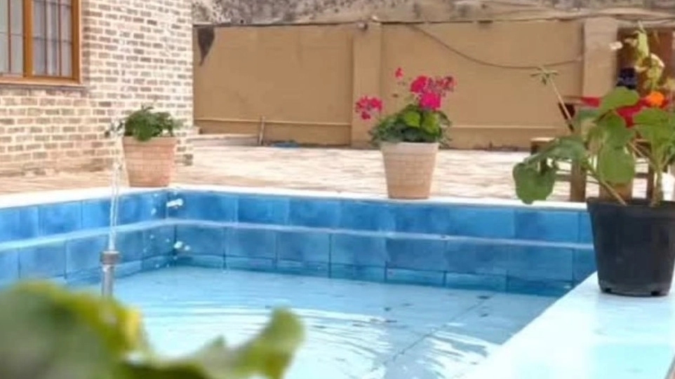 رزرو اقامتگاه بومگردی در ایلام با پارکینگ و فضای سبز  وسیع