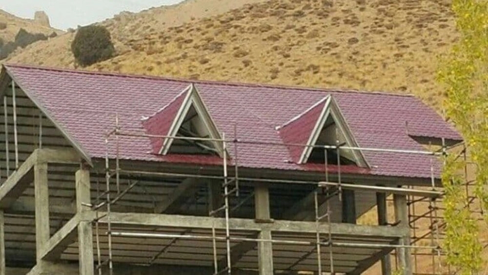نصب حرفه ای سقف شیروانی فلزی در یزد