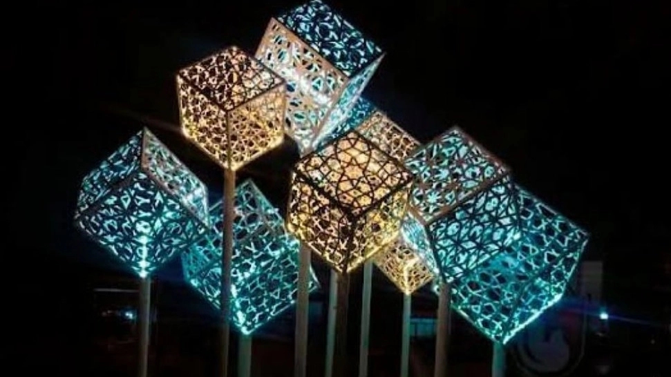 تولیدکننده تجهیزات روشنایی شهری و چراغ پارکینگ در مازندران