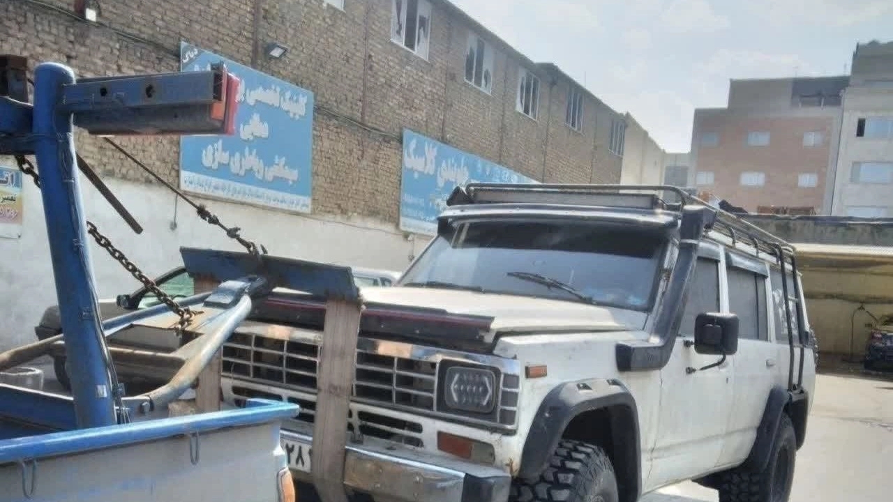 امدادگر و راننده یدک‌کش و خودروبر