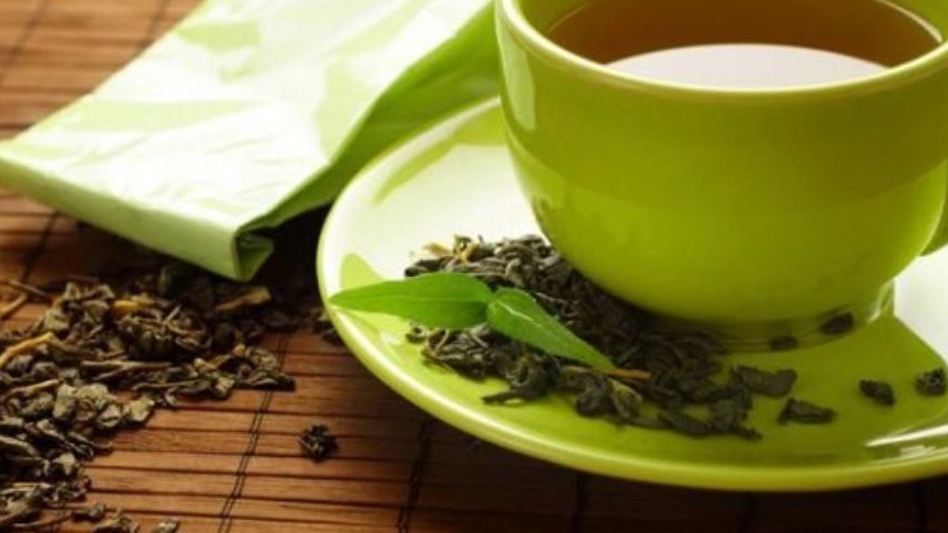 عطاری طیبات حسینی، فروش انواع دمنوش و عرقیجات در گرمسار