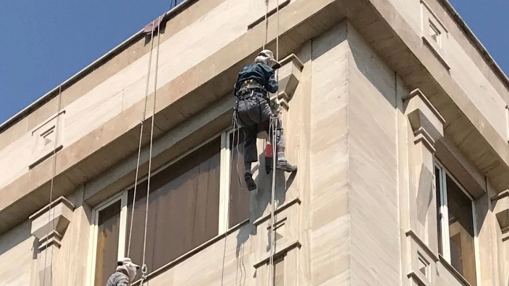 ایمن سازی سنگ نما در بجنورد