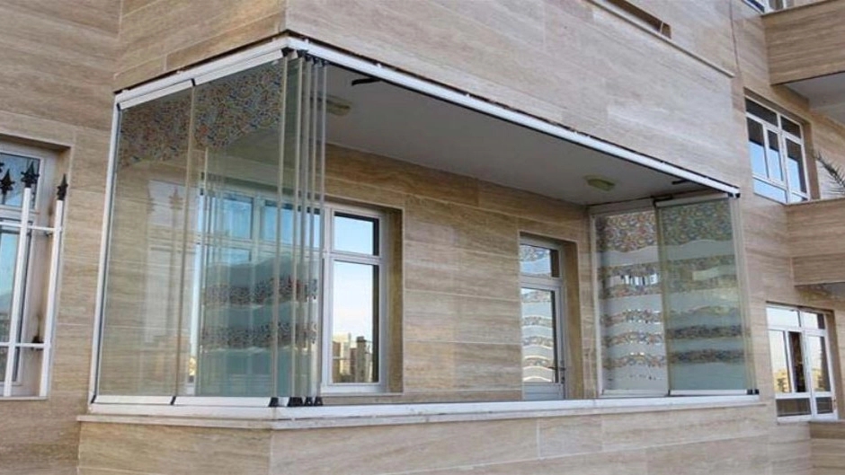 بهترین مرکز فروش و نصب شیشه بالکن ریلی در تبریز