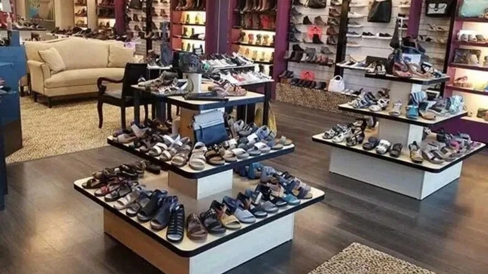 فروش انواع کفش اسپرت در فروشگاه کفش حافظ