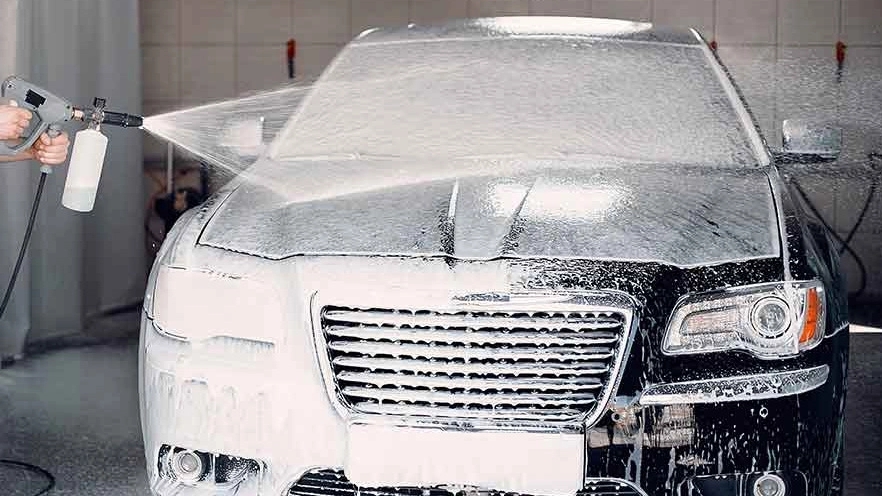 کارواش حرفه‌ ای خودرو در خلخال با کیفیت عالی