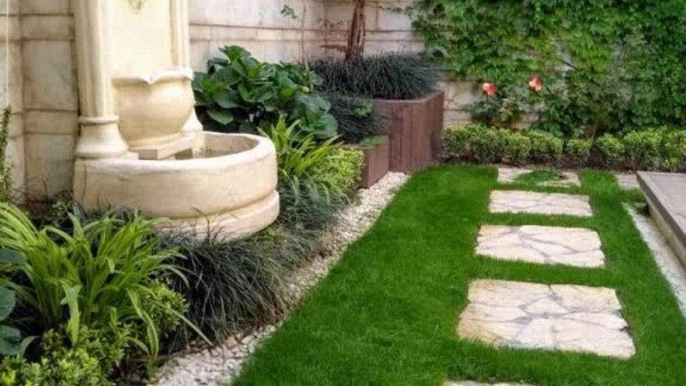 اجرای چمن طبیعی و مصنوعی در باغ ویلاهای گیلان