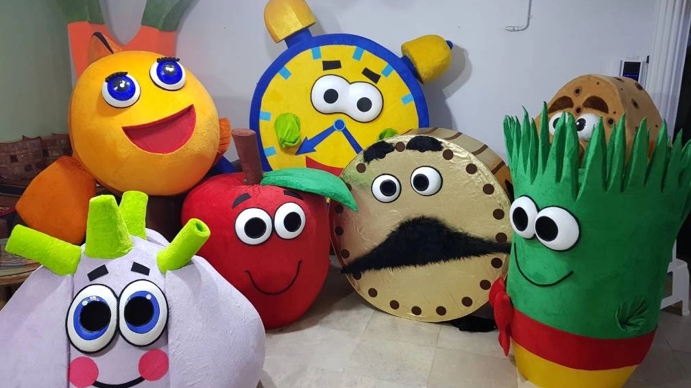 طراحی و ساخت عروسک‌های تن‌پوش تبلیغاتی و غول‌پیکر در تهران