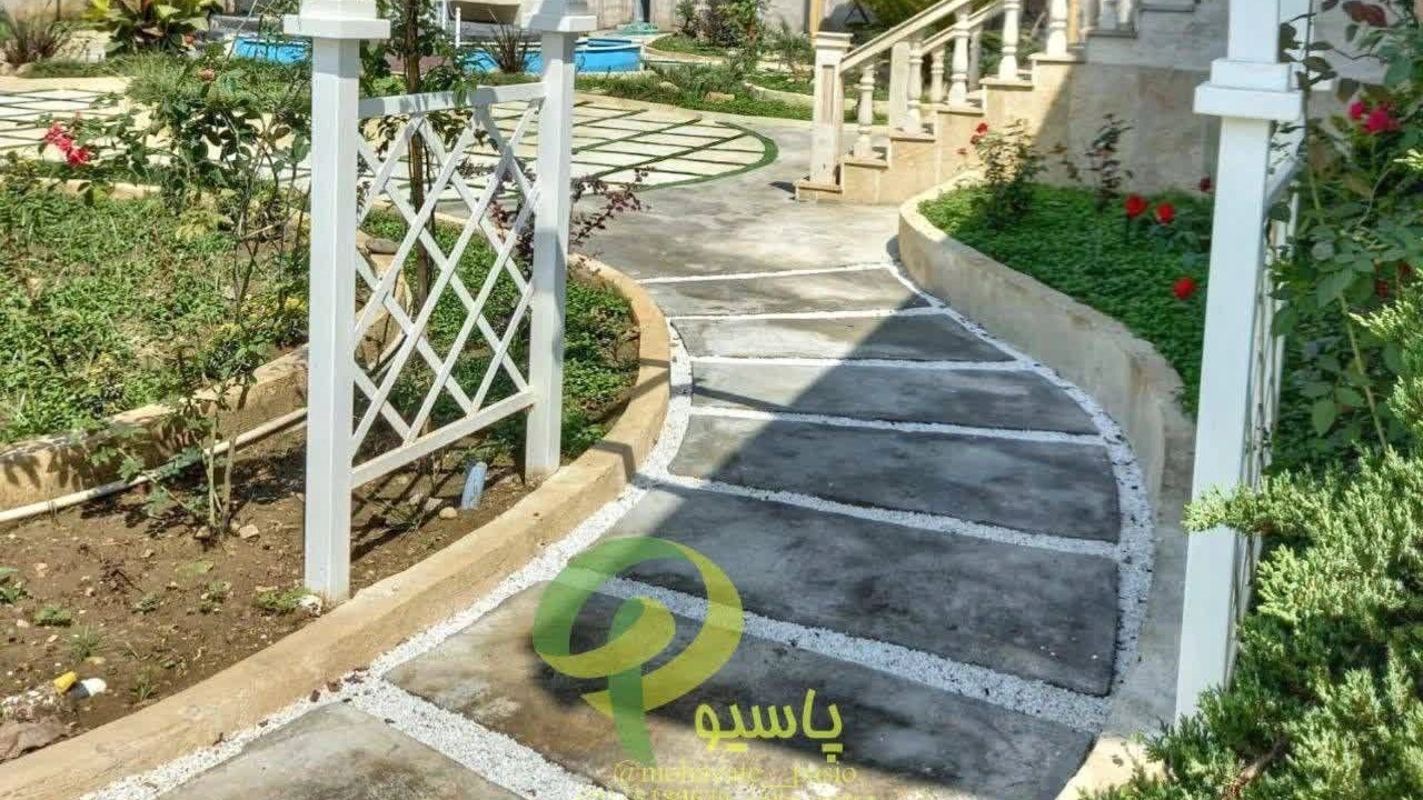 اجرای دیوارچینی و نرده در محوطهسازی ویلا