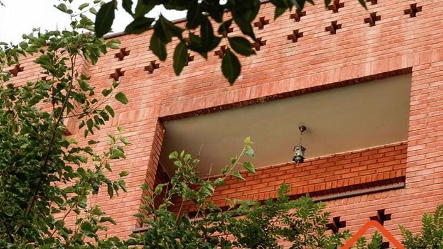 اجرای سنگ نما سنتی ساختمان در یزد