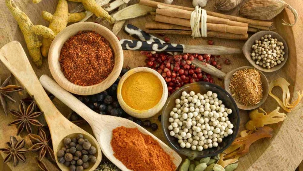 فروش ادویهجات اصل قائنات؛ راهنمای تشخیص ادویه تازه و مرغوب