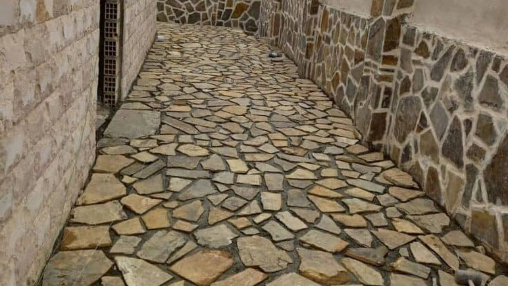 سنگ لاشه نادری در دماوند؛ بهترین انتخاب برای محوطه‌سازی باغ و ویلا