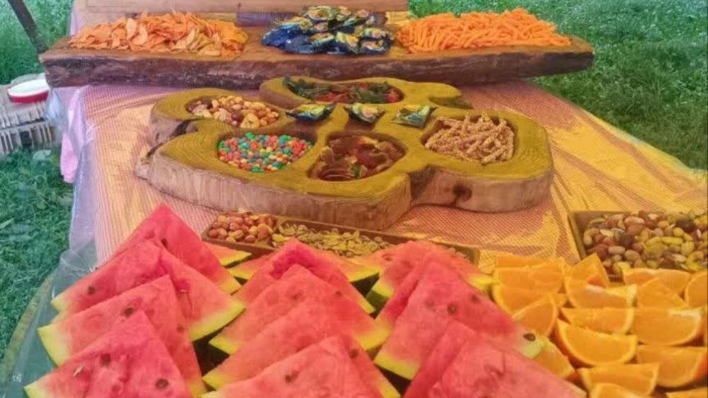 خدمات پذیرایی اقامتگاه بومگردی پدر در مشهد رزرو اتاق با پذیرایی سنتی