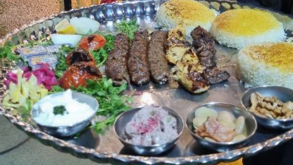 تجربه طعمهای اصیل ایرانی در رستوران مجتمع گردشگری هومن