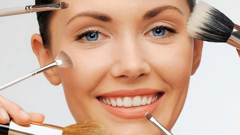 مرکز آموزش میکاپ و آرایشگری در اراک
