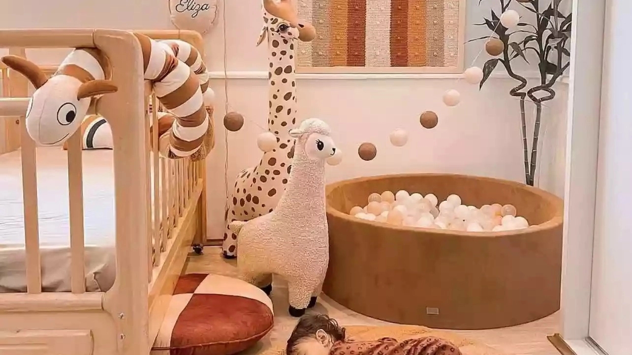 سیسمونی ونوس، طراحی دوخت ست خواب نوزاد گهواره باکس و پرده در اسفراین