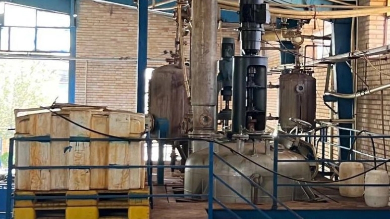 خرید و قیمت انواع چربی‌گیرهای صنعتی با کیفیت بالا از شرکت شیمی صنعت آهنگ