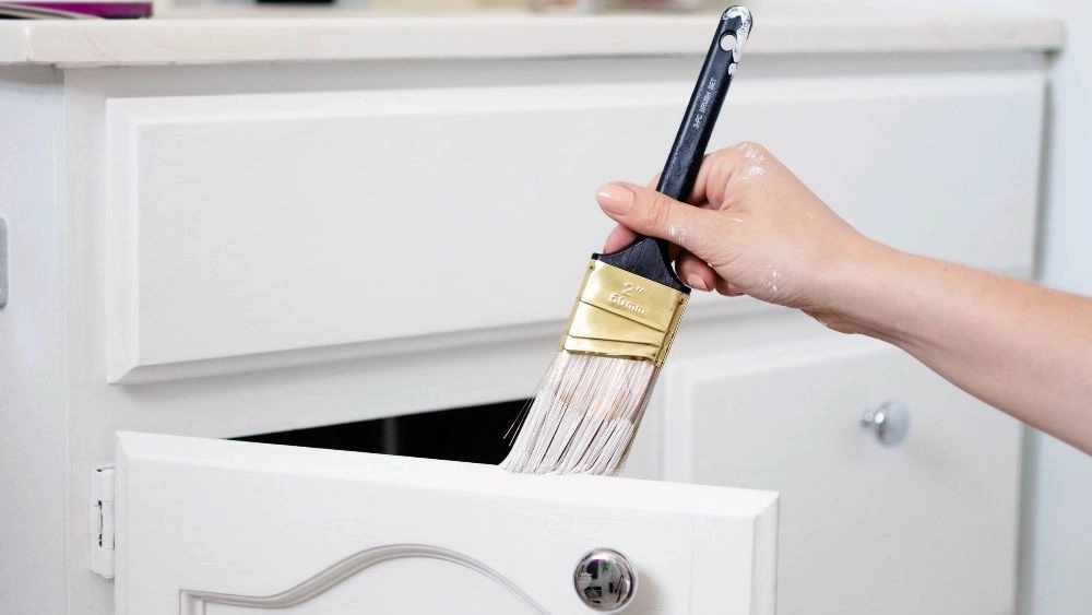 رنگآمیزی درب فلزی، کابینت و کمد دیواری با قیمت مناسب در کرج