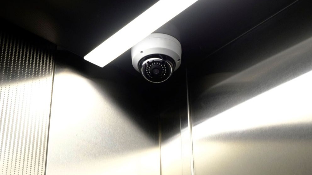 اهمیت نصب دوربین های مداربسته در آسانسور و راه پله