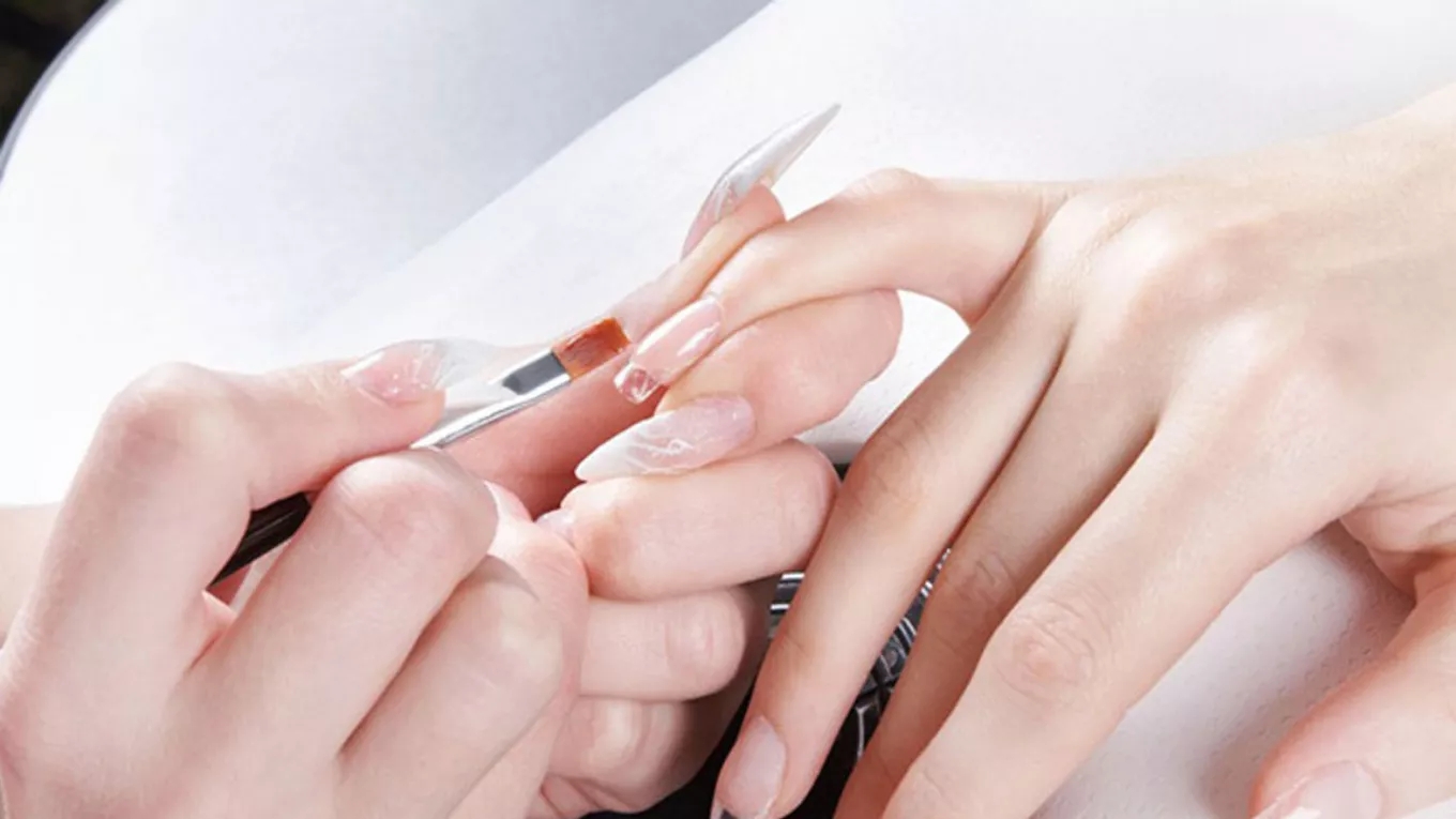 کاشت ناخن با ژل بهتر است یا کاشت ناخن با پودر؟