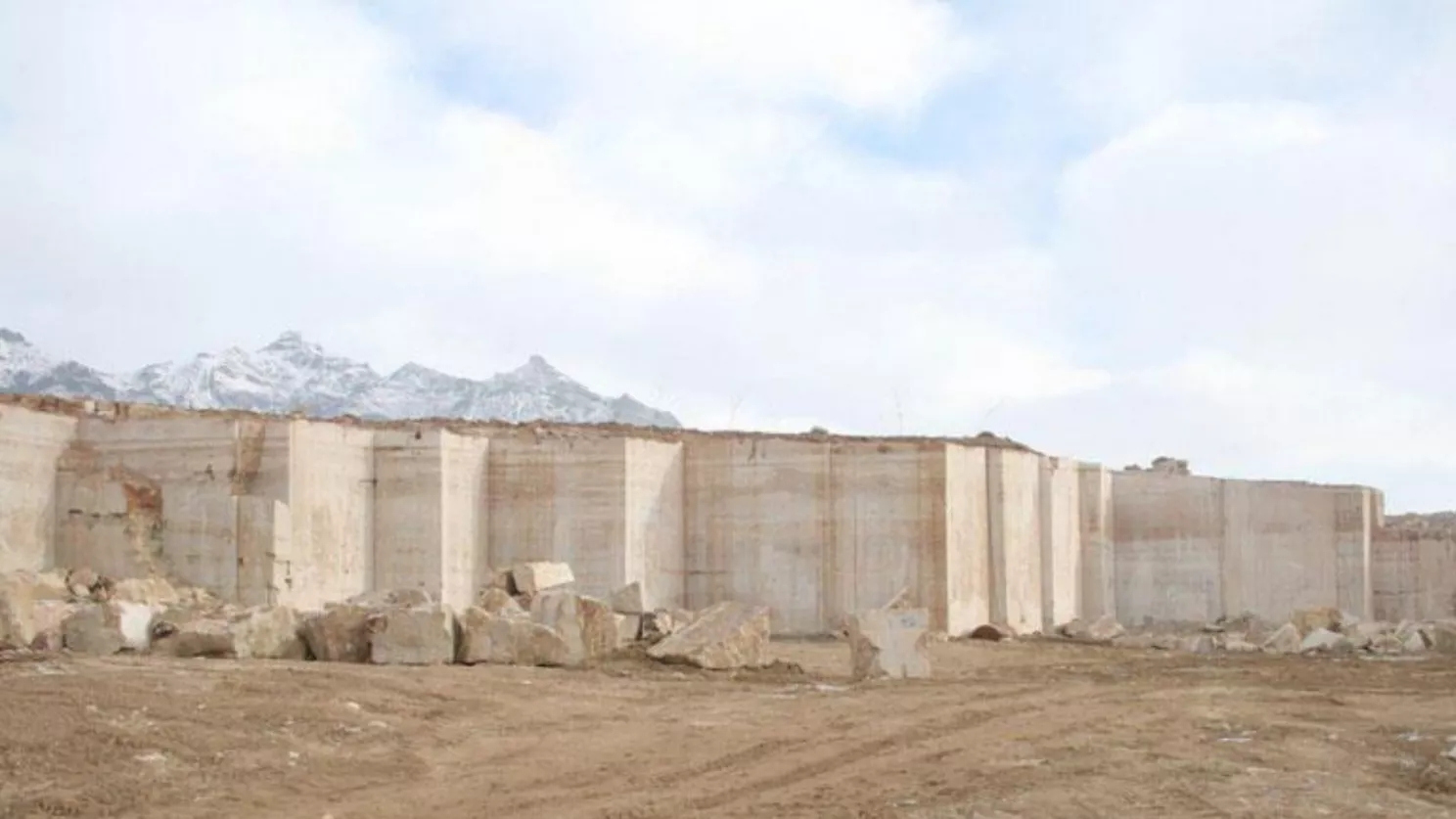 آشنایی با معدن سنگ ساختمانی