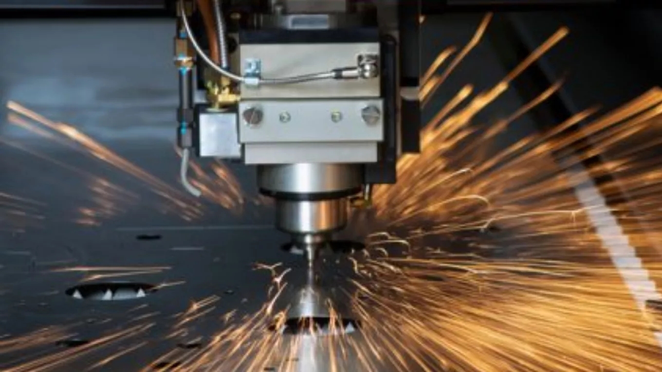 انواع دستگاه CNC  و مزایای آن