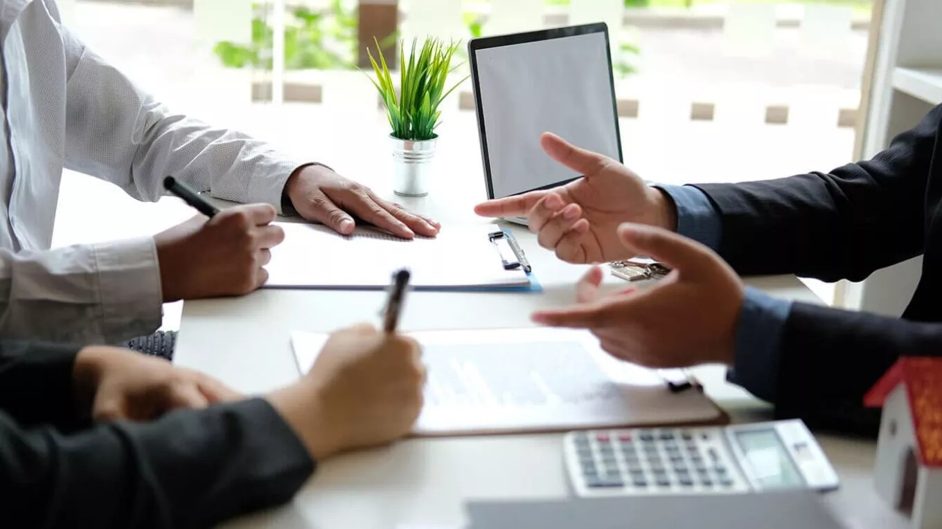 عدم داشتن مشاور املاک در معاملات ملکی