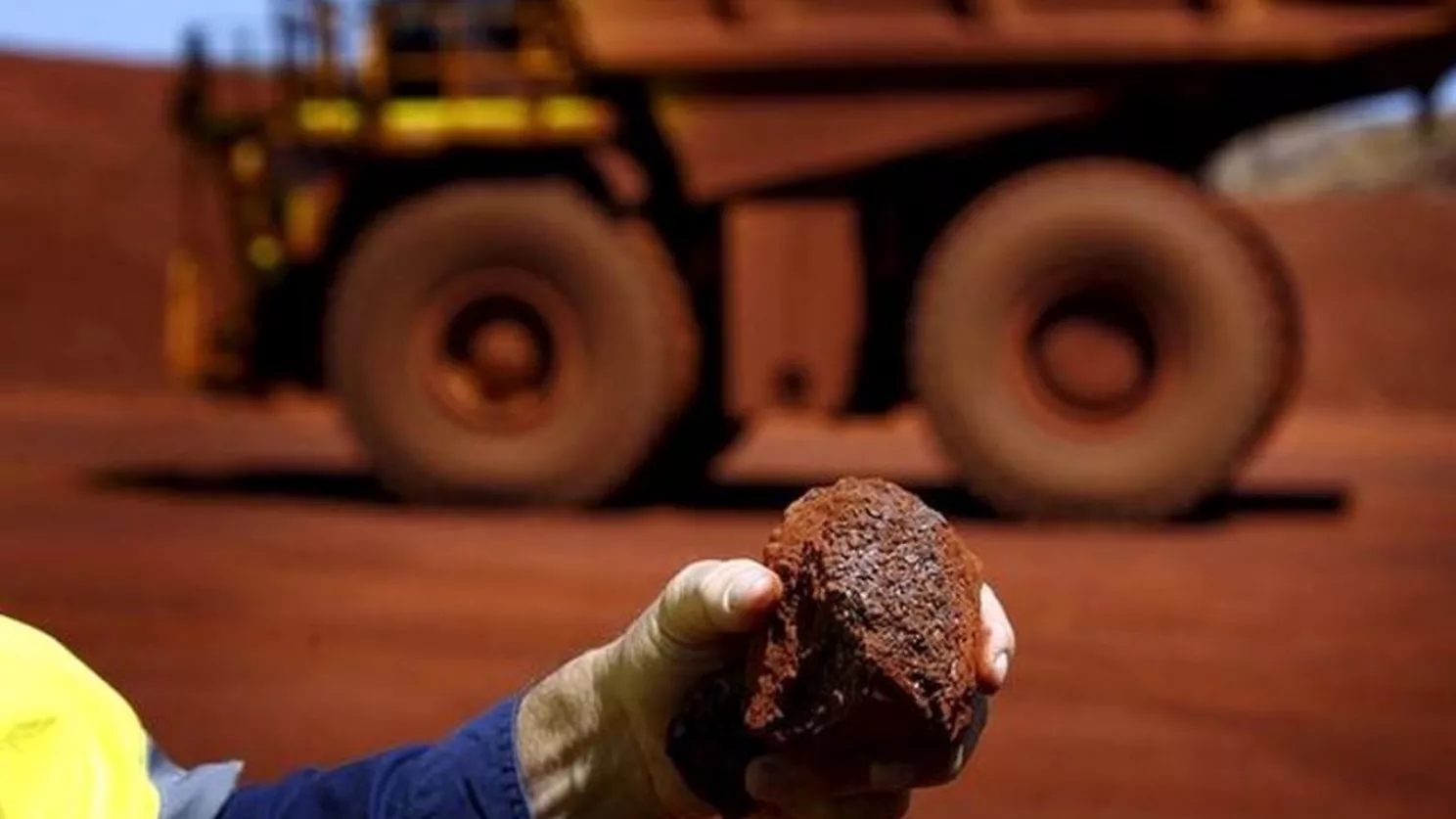 سنگ آهن چیست؟