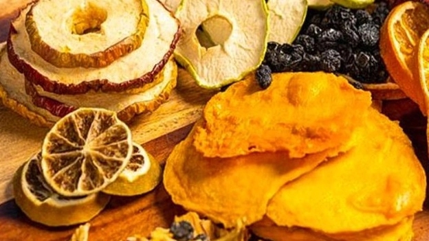 تولید و صادرات میوه خشک به چه صورت است؟