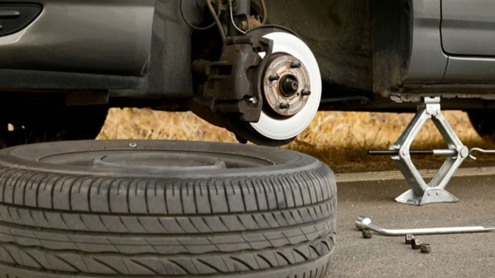 چگونه از جک اتومبیل استفاده کنیم؟