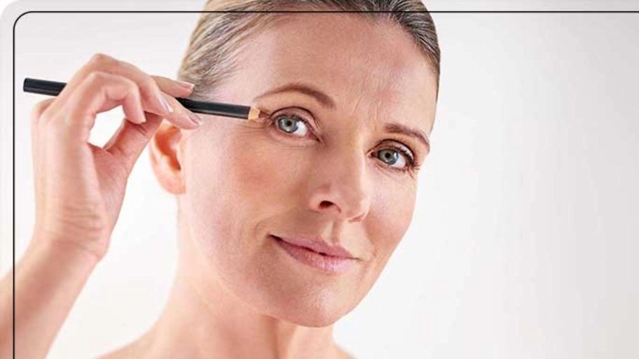 چگونه آرایش کنیم تا جوان تر دیده شویم؟
