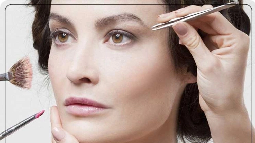 چگونه آرایش کنیم تا جوان تر دیده شویم؟