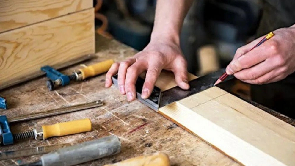 Introducing safety tips in the carpentry workshop