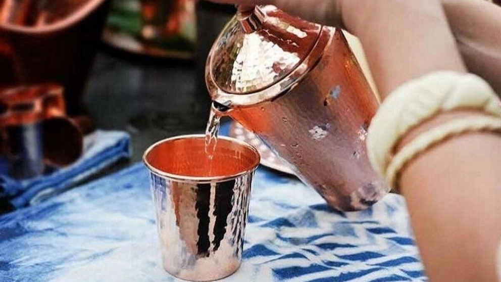 مزایای نوشیدن آب با ظرف مسی