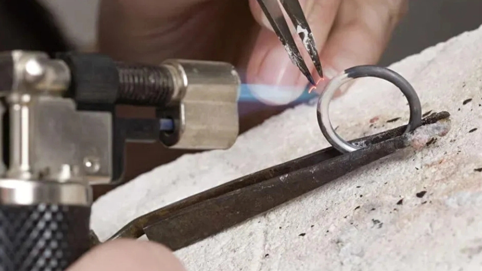 What are the tools and tools of goldsmithing?
