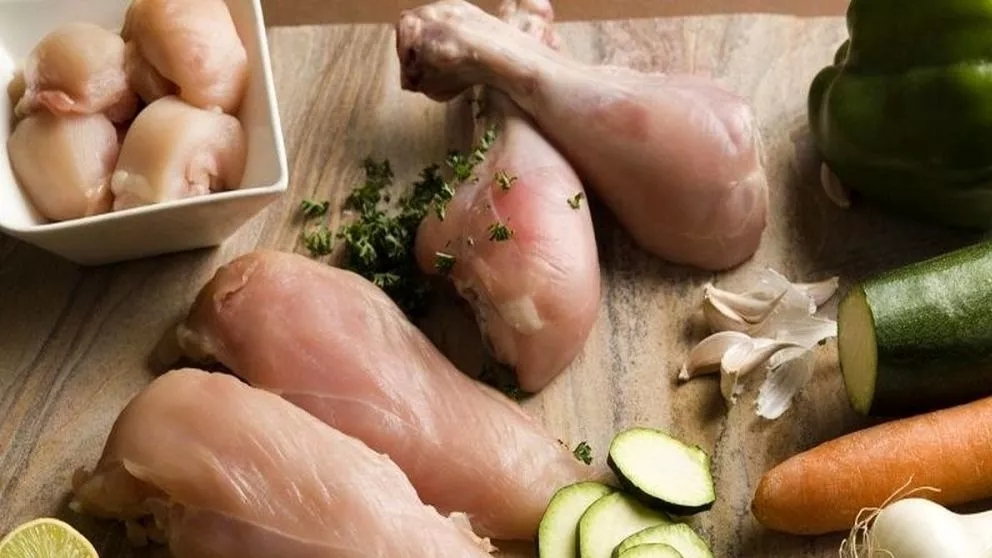 گوشت مرغ یا خروس؟