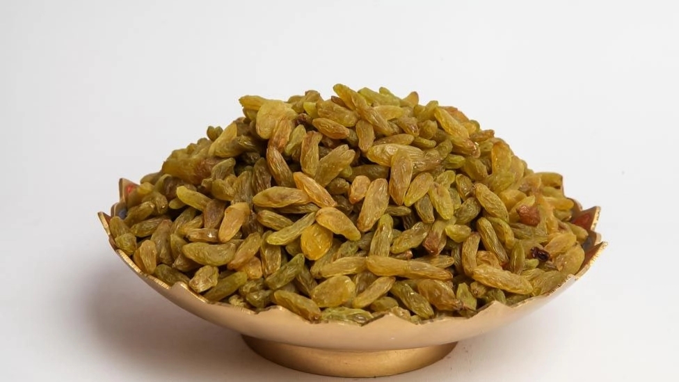 مهمترین خواص کشمش سبز و ارزش غذایی آن