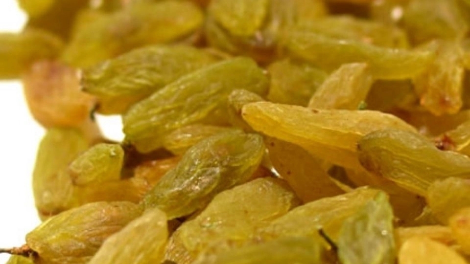 مهمترین خواص کشمش سبز و ارزش غذایی آن