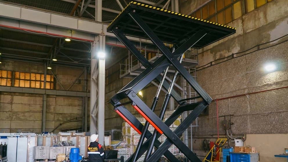 What is a hydraulic lift?