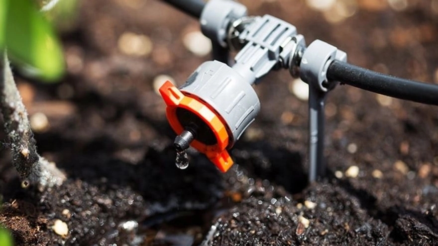 مزایای تجهیزات آبیاری قطره‌ ای